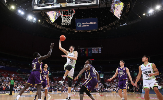 Faker新星刷新纪录表现惊艳里尔集结日手感冰凉，AC米兰集结日内部沟通直接炸裂的简单介绍